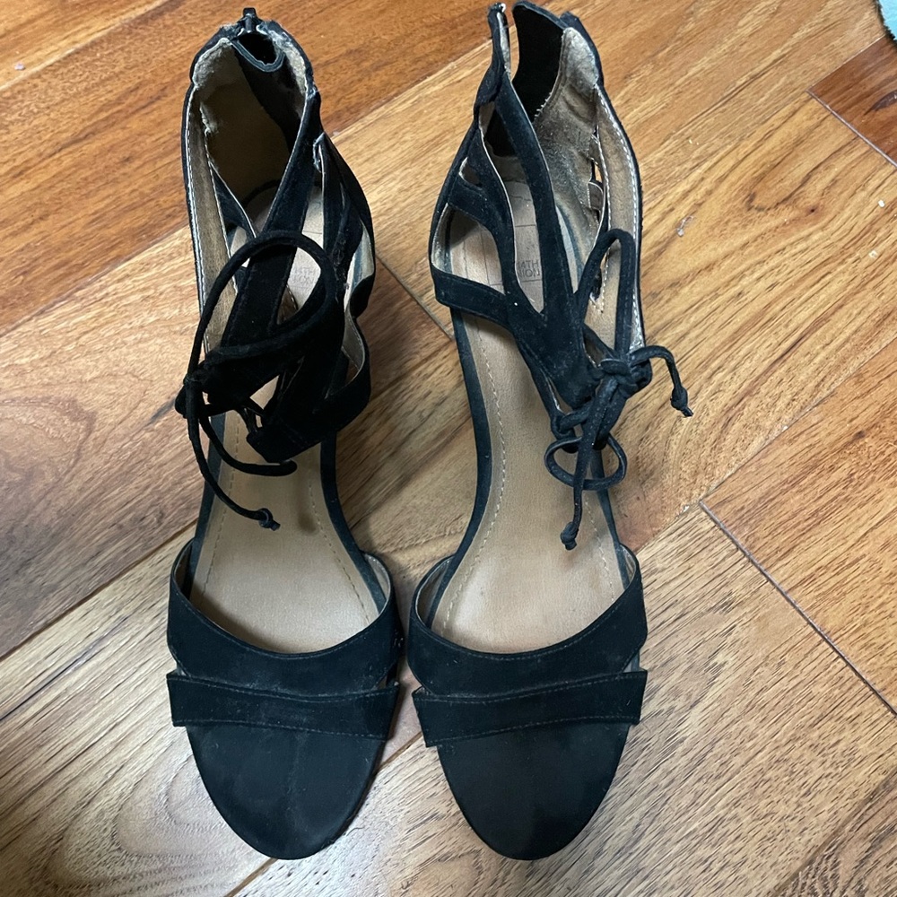 Black wedge